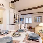 Penthouse With Terrace In The Heart Of * Roma